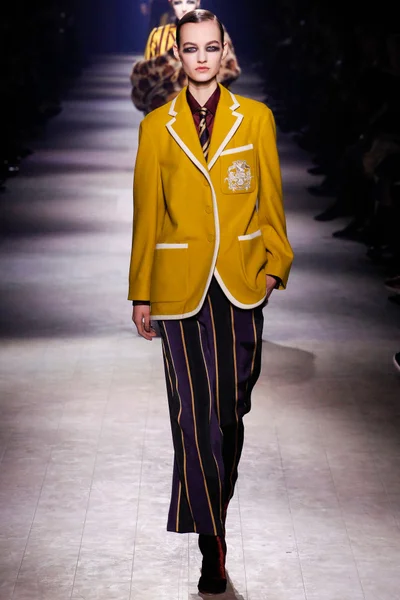 Look 29